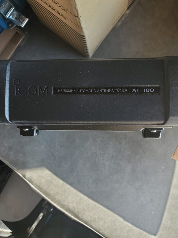 Icom AT-180